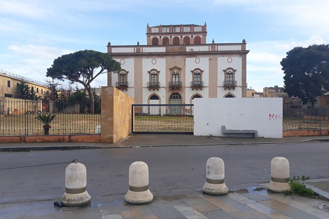 Tour of Villa Palagonia and Street Food Itinerary in Bagheria - Tour Guide Experience at Villa Palagonia