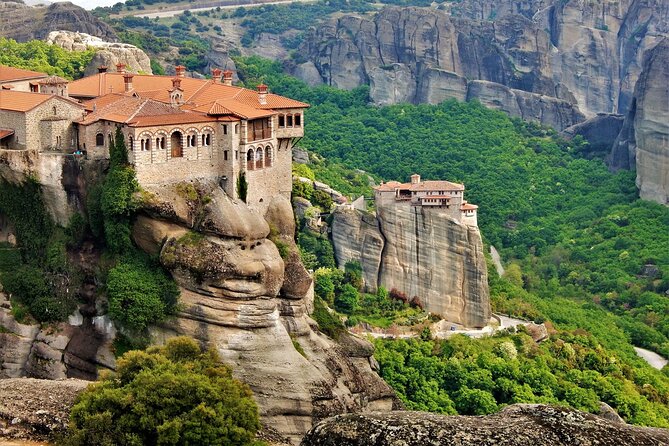 Tour Panorámico De Un Día Desde Atenas a Meteora Con Tu Propio Billete De Tren En Inglés O Español. - Common Questions
