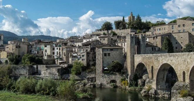 Tour Private Besalú - Girona and Diamond Head of Catalonia - Lunch and Girona Tour