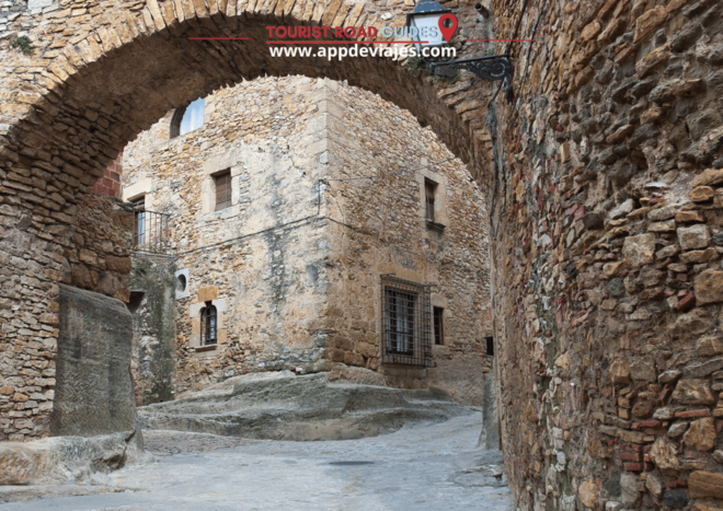 Tour Private Medieval Villages & Dinner at Sea - Transportation Information