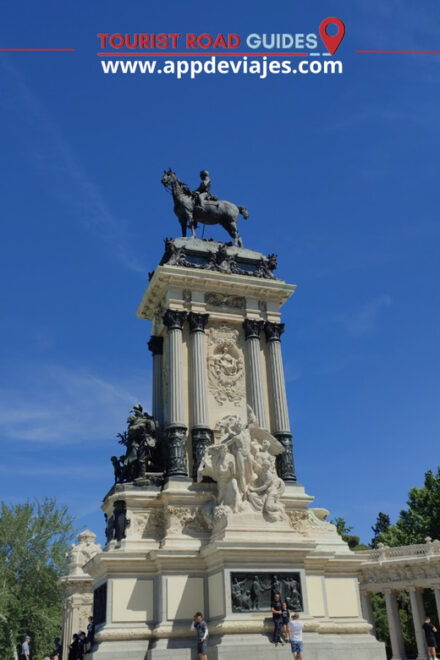 Tour Retiro Park - Madrid Self-Guided Tour App - Crystal Palace