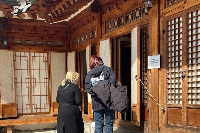 Tour Seouls oldest district with a storyteller from Bukchon - FAQ