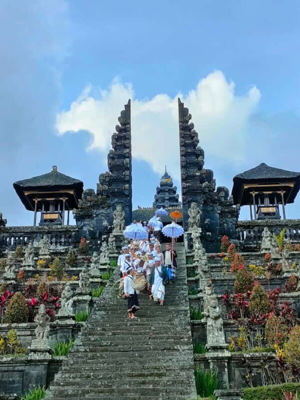 Tour the island of Bali with expert tour guides in Spanish. - Good To Know