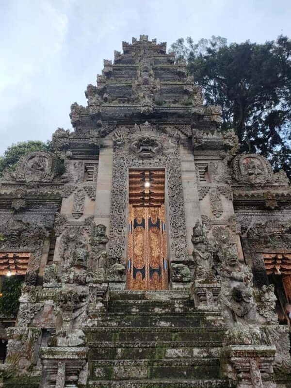 Tour the island of Bali with expert tour guides in Spanish. - FAQs