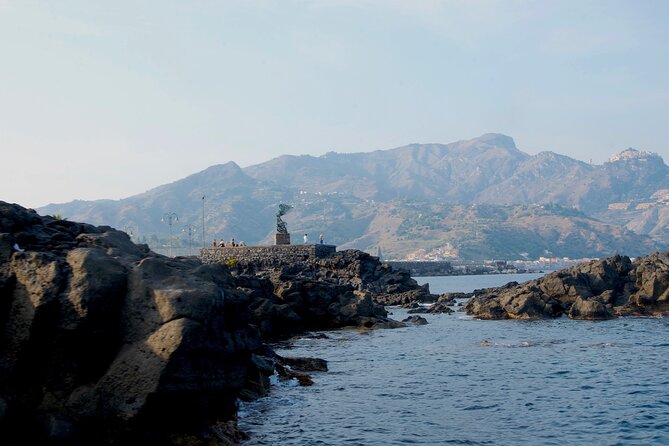 Tour to Baia Di Taormina, Isola Bella and Naxos - Common Questions