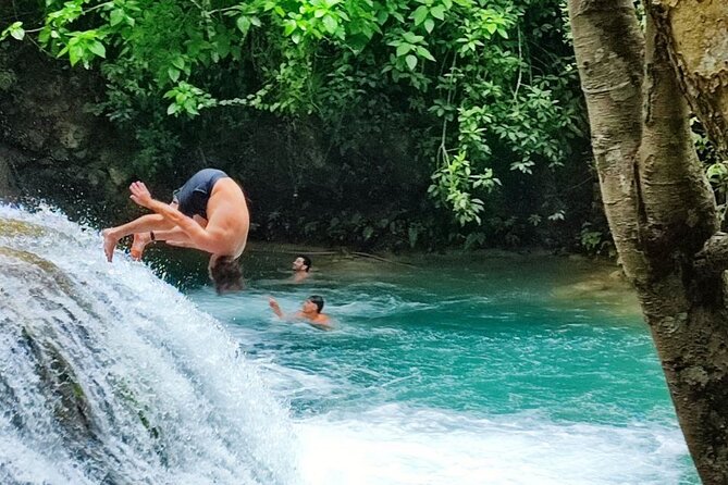 Tour to Copalitilla Magical Waterfalls From Huatulco With Admission Included - Tour Guide Experience and Positive Feedback