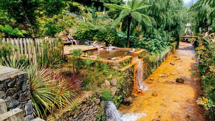 Tour to Dona Beija Pool and Night Thermal Baths €65 - Tour Highlights