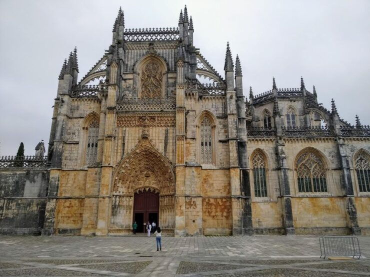 Tour to Fátima, Batalha, Nazaré, and Óbidos - Batalha Gothic Convent Exploration