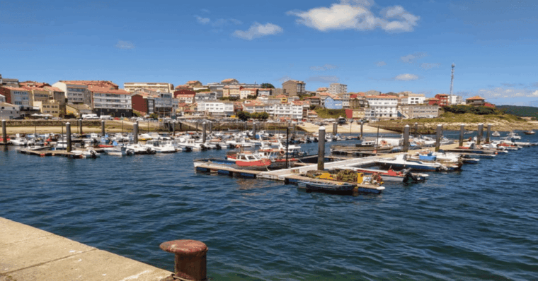 Tour to Finisterre and Coastal Villages From Santiago De Compostela - Guided Tours and Exploration