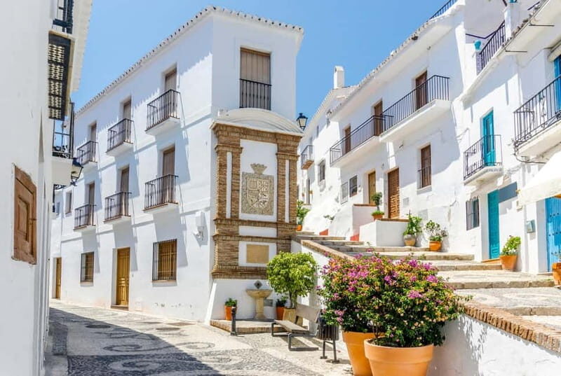 Tour to Nerja's Caves, Nerja city and Frigiliana - The Journey Begins: From Malaga to Frigiliana