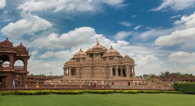 Tour To Swaminarayan Akshardham Guide & Delhi Transfers - Spiritual Evening at Akshardham Temple