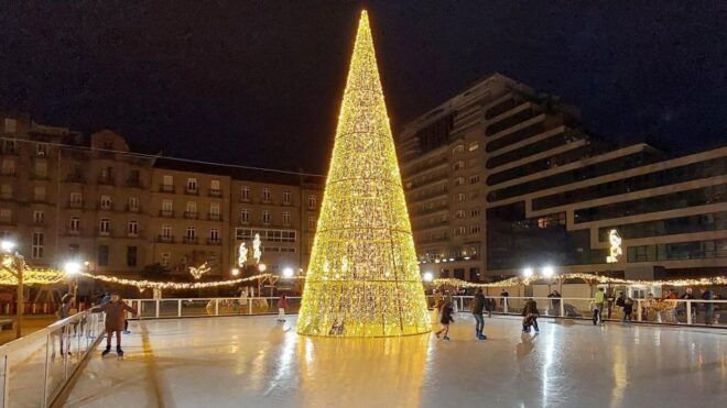 Tour to Vigo Christmas Lights Plus Pontevedra Including Boat - The Sum Up