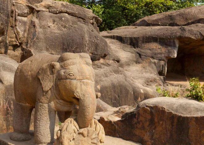 Tourisct Highlights of Bhubaneswar (Guided Full Day Tour) - Explore Temples, Caves, and Museums