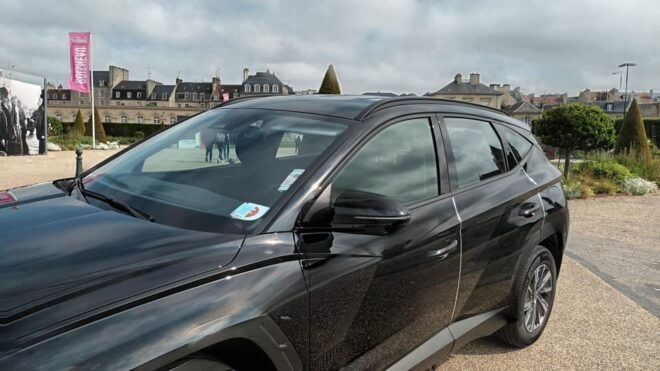 Tourist Transfert With Stops From Caen to Deauville - Included Amenities for Passengers