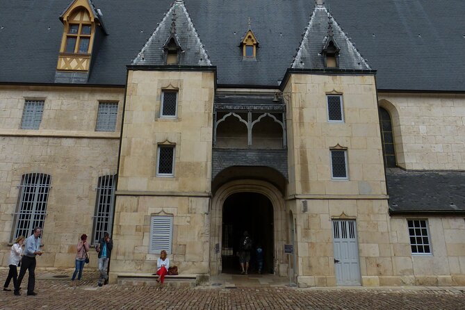 Touristic Highlights of Beaune on a Half Day (4 Hours) Private Tour With a Local - Visiting the Iconic Hospices De Beaune