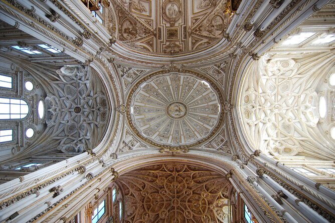 Touristic Highlights of Cordoba on a Private Half Day Tour With a Local - Calleja De Las Flores