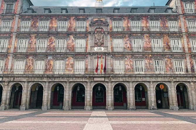 Touristic Highlights of Madrid on a Private Full Day Tour With a Local - Puerta Del Sol and Gran via