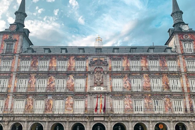 Touristic Highlights of Madrid on a Private Half Day Tour With a Local - Vibrant Neighborhoods