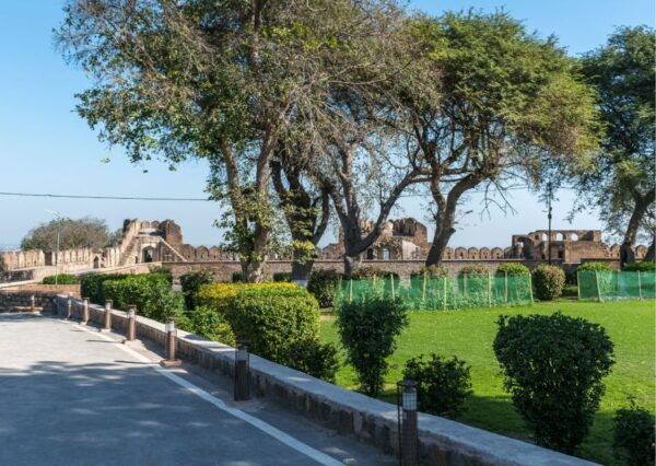 Touristic Highlights of Orchha & Jhansi Full Day Tour by Car - The Sum Up