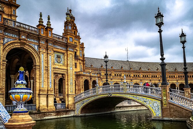 Touristic Highlights of Seville on a Private Full Day Tour With a Local - Vibrant Neighborhoods