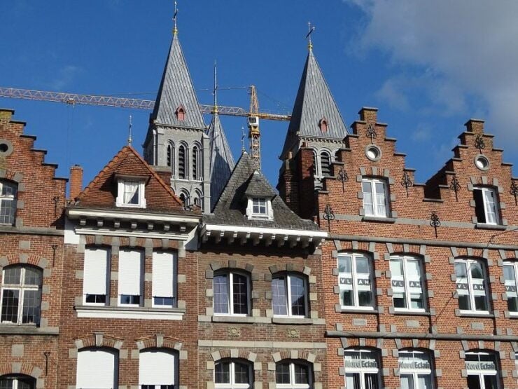 Tournai: 2-Hour Guided Romantic Walking Tour - Duration and Language Options