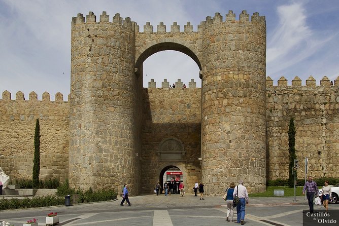 Tours Around the City of AVILA Round Trip of 1 Day From Madrid - Historical Landmarks of Avila