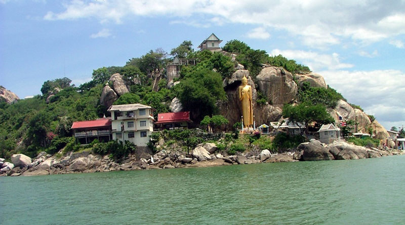 Tours of popular tourist attractions and Monsoon Valley Vineyards in Hua Hin - Hua Hin Railway Station’s Old-Style Character