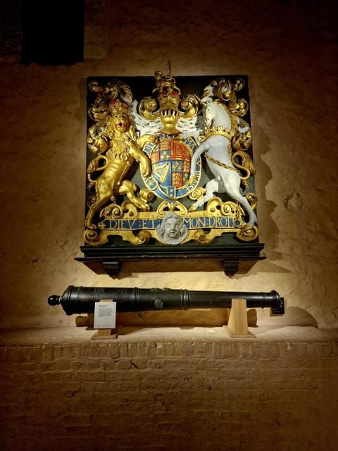 Tower of London Crown Jewels and English Royal History Tour - Introducing the Tower of London Crown Jewels and Royal History Tour
