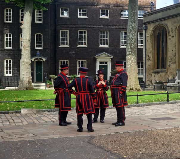 Tower of London Crown Jewels & Royal History of England - Tour Details and Itinerary