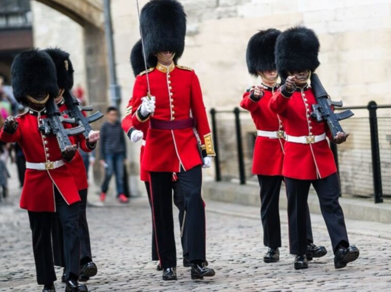 Tower of London: Early Access with Crown Jewels & Beefeaters - Itinerary Breakdown: From Exterior Walk to Hidden Corners