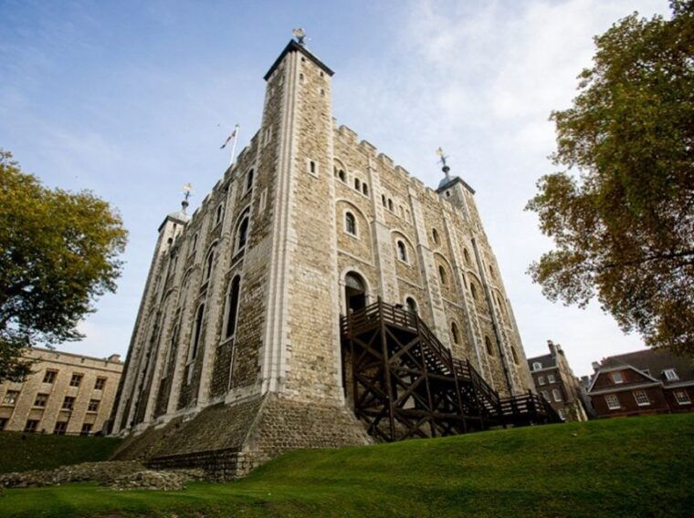 Tower of London: Early Access with Crown Jewels & Beefeaters - Practical Details & Tips