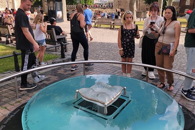 Tower of London: Early Entry & Guided Tour With the Beefeaters - Gate Opening Ceremony