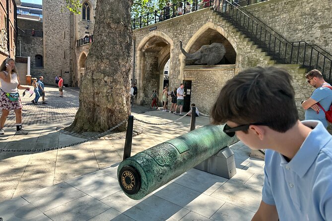 Tower of London for Kids & Families Private Guided Tour With Pre-Booked Tickets - Challenges of Visiting the Tower of London With Kids