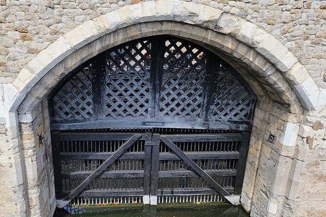 Tower of London Guided Tour Meet & Greet With the Beefeaters - The Sum Up