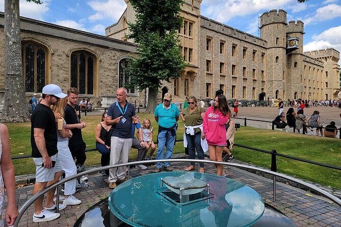 Tower of London Guided Tour with Beefeater Meet & Crown Jewels - FAQ