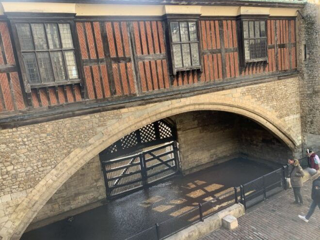 Tower of London Kid-Friendly Private Tour - Tour Description