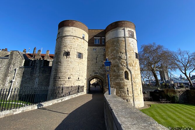 Tower of London VIP Tour With Luxury Crown Jewels Afternoon Tea - Accessibility