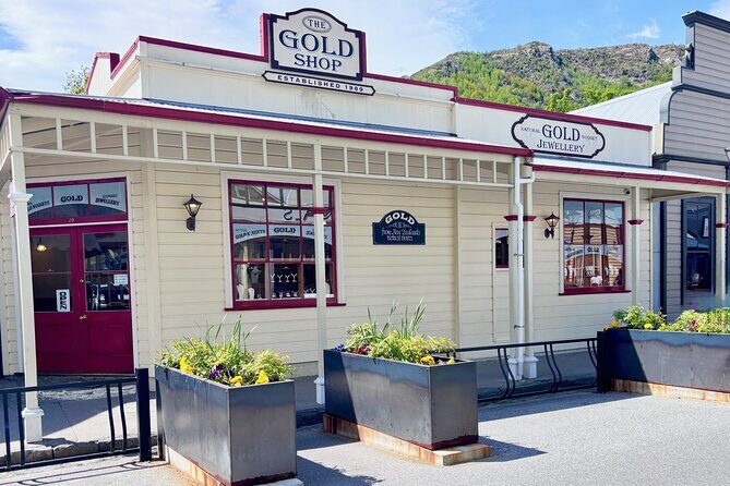 Tracing Arrowtowns Past: A Self Guided Audio Tour - Final Stops: Arrowtown Museum and Shopping