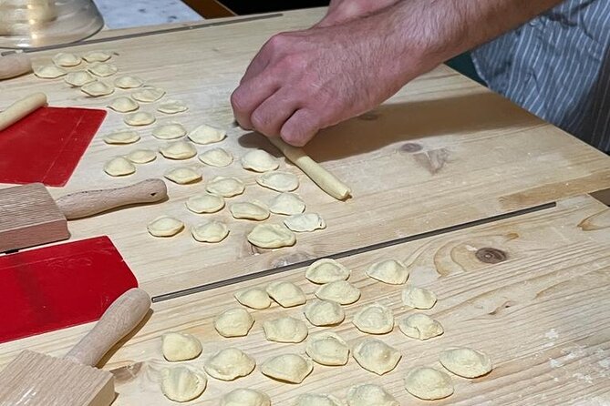 Traditional Home Cooking Experience in Lecce - Toasting With Local Wines