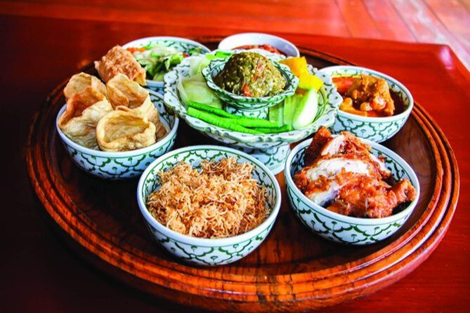 Traditional Khantoke Dinner & Cultural Show Tour in Chiang Mai - The Experience: What You Can Expect