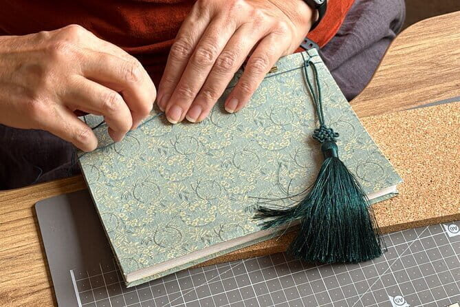 Traditional Korean Bookbinding Experience in Seoul, Hongdae - The Experience in Detail