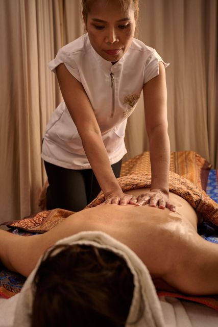 Traditional Thai Massage With Essential Oils - Experience the Best Thai Massage