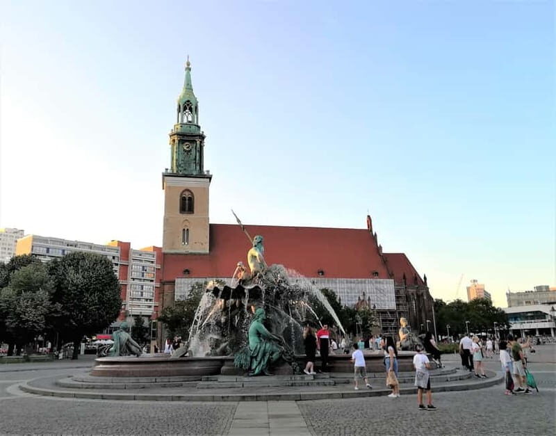 Tranfer with small or Bigger introduction Tour Berlin - The Practicalities: Pricing, Duration, and Booking