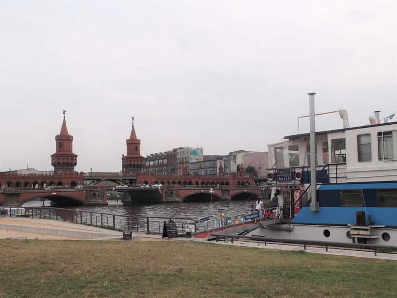 Tranfer with small or Bigger introduction Tour Berlin - Good To Know