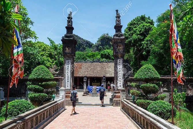 Trang an Hoa Lu Mua Cave Tour [With Guide, Limousine Bus, Boat Ride Fee, Including Lunch] - Traveler Photos and Reviews