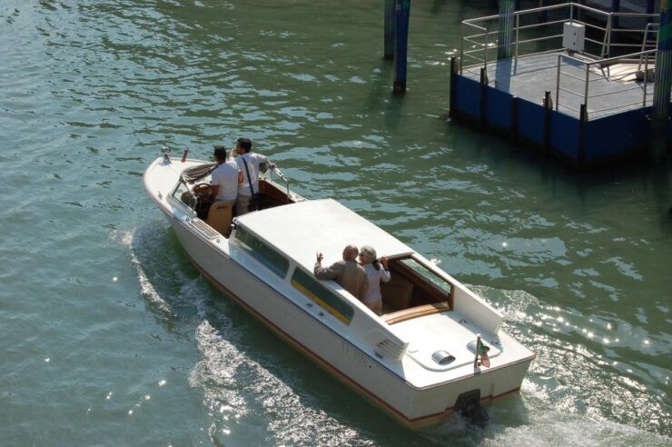 Transfer Airport and Venice Centre Combo by Van&Boat or V.V. - Service Description