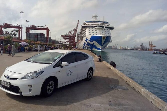 Transfer between Colombo (CMB) Airport and Galle Face Hotel - Authentic Experience and Local Insights