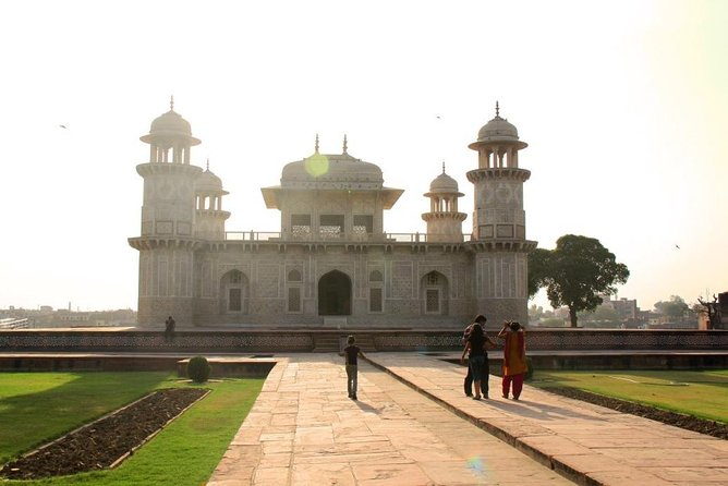 Transfer Delhi to Agra by AC Car With Taj Mahal & Agra Fort Visit - Reviews and Ratings