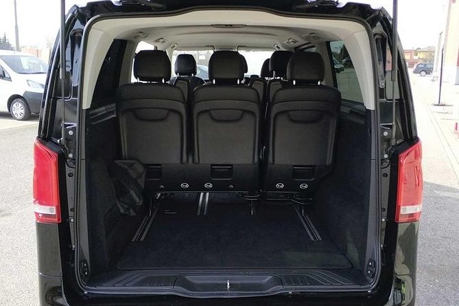 Transfer Florence - Bologna With Stop at the Barberino Outlet - English-Speaking Driver Included