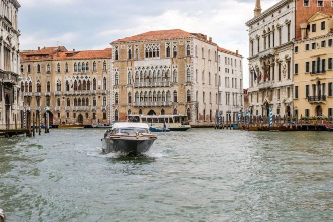 Transfer From Airport to Hotel in Venice - Language Options for Communication